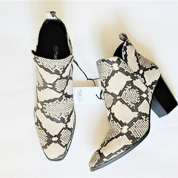 New! Rue 21 Women's Snake Print Chunky Block Heel Ankle Booties - Picture 4 of 8